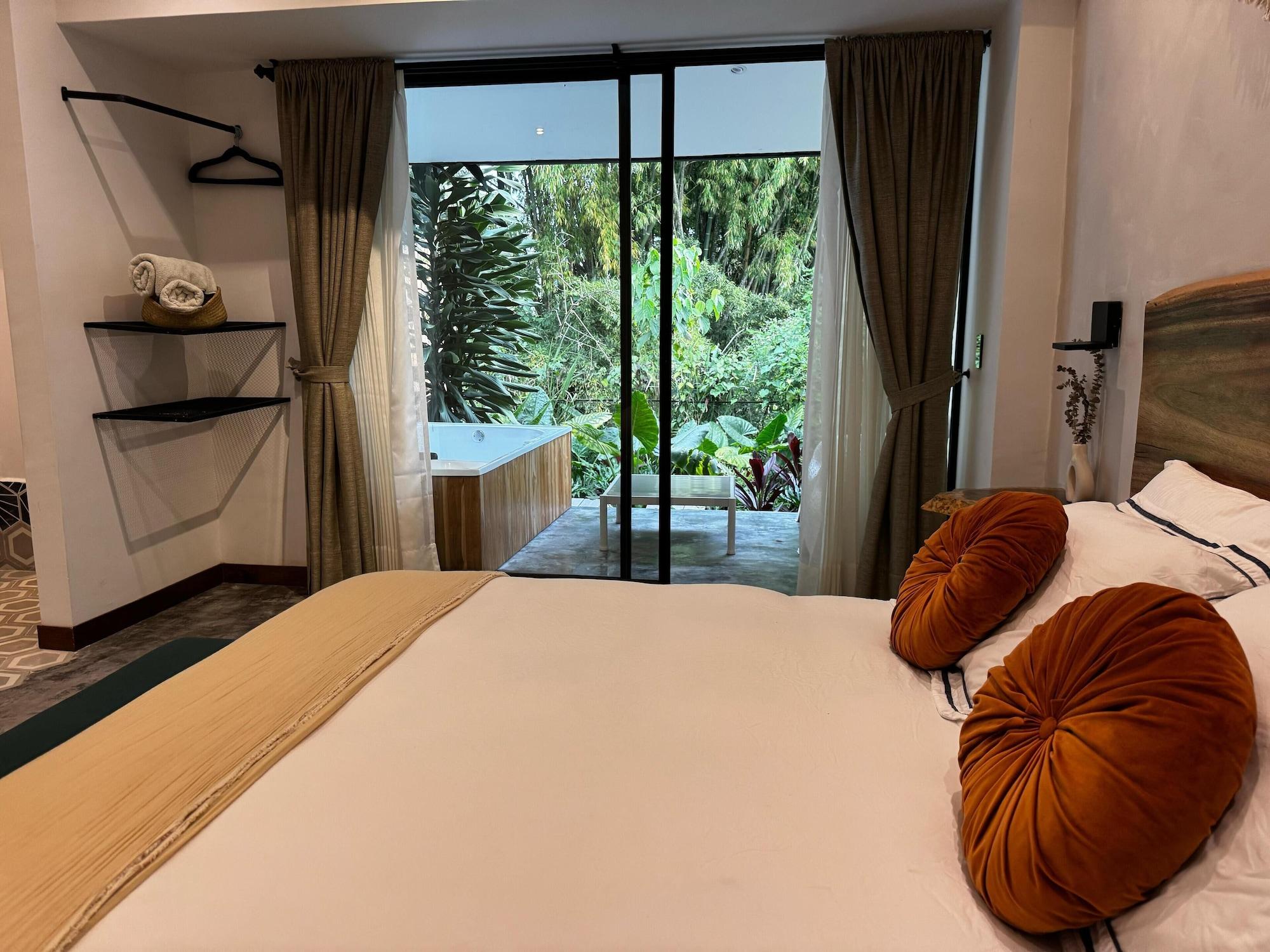 Varios uko urban ekolodge