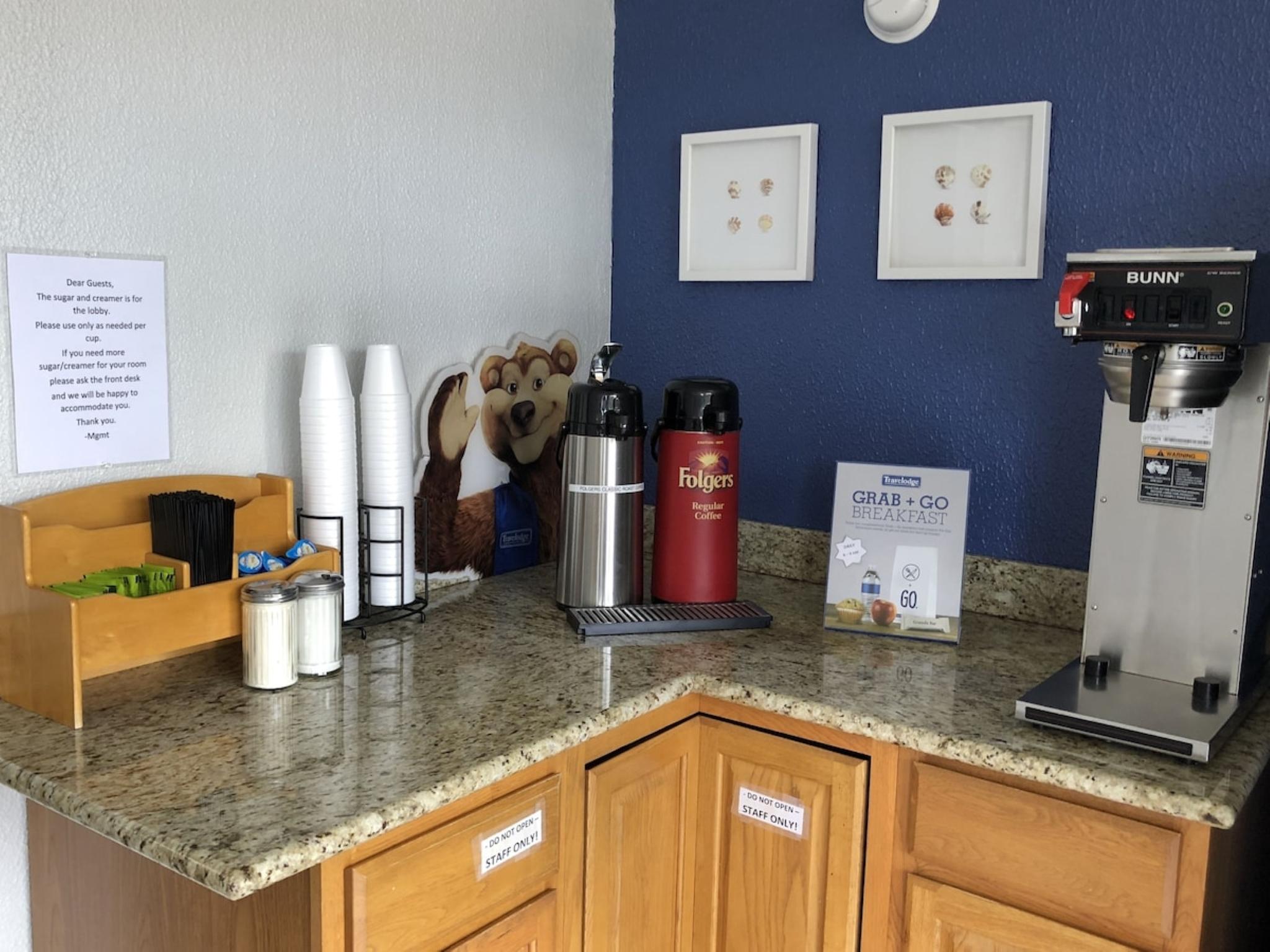 Bar/Salón Travelodge by Wyndham Fort Myers North