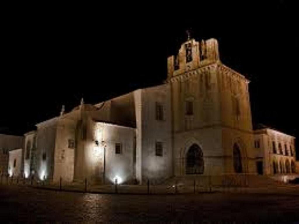 Vista Exterior Coloured Studio