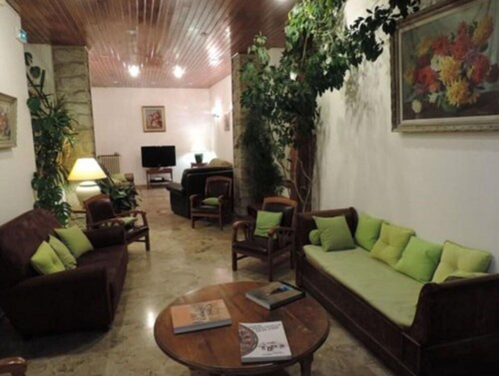 Vista Lobby Hotel des Touristes