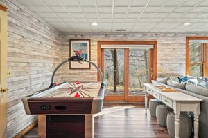 Alquiler Vacacional - Mountain Escape With Game Room, Balcony & Stunning Views in the Poconos Christina