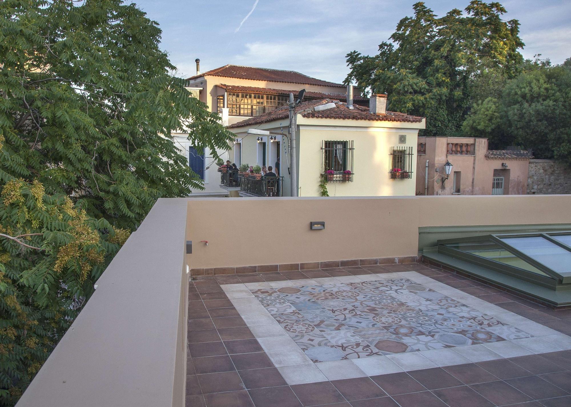 Equipamiento de Habitación Tripodon Plaka in the shade of Acropolis by GHH