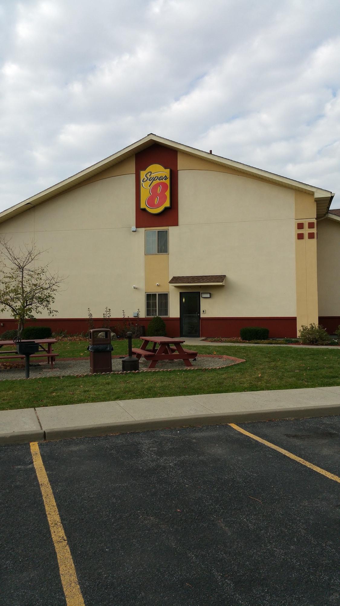 Vista Exterior Super 8 by Wyndham Cobleskill NY