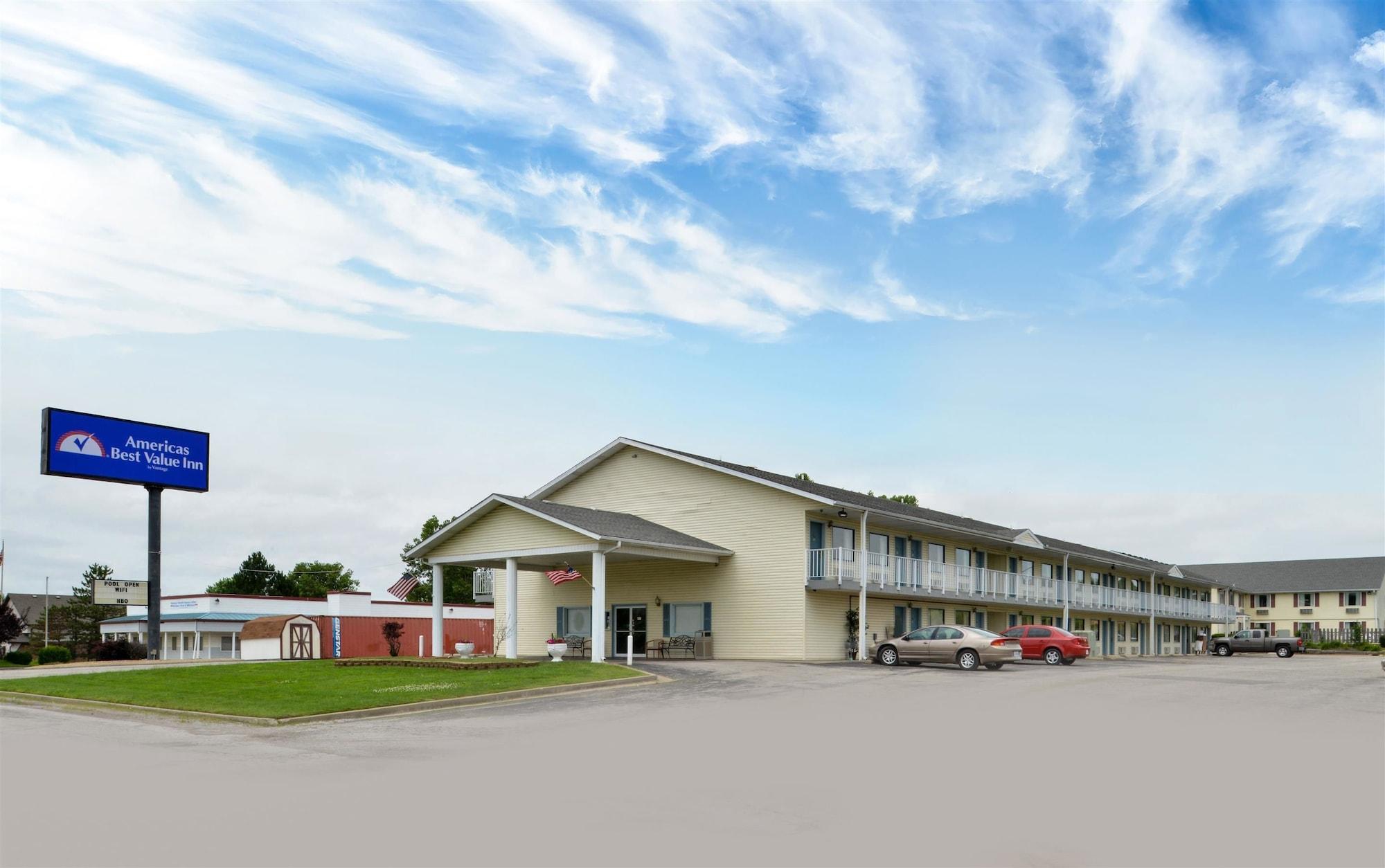 Vista Exterior Americas Best Value Inn Knob Noster