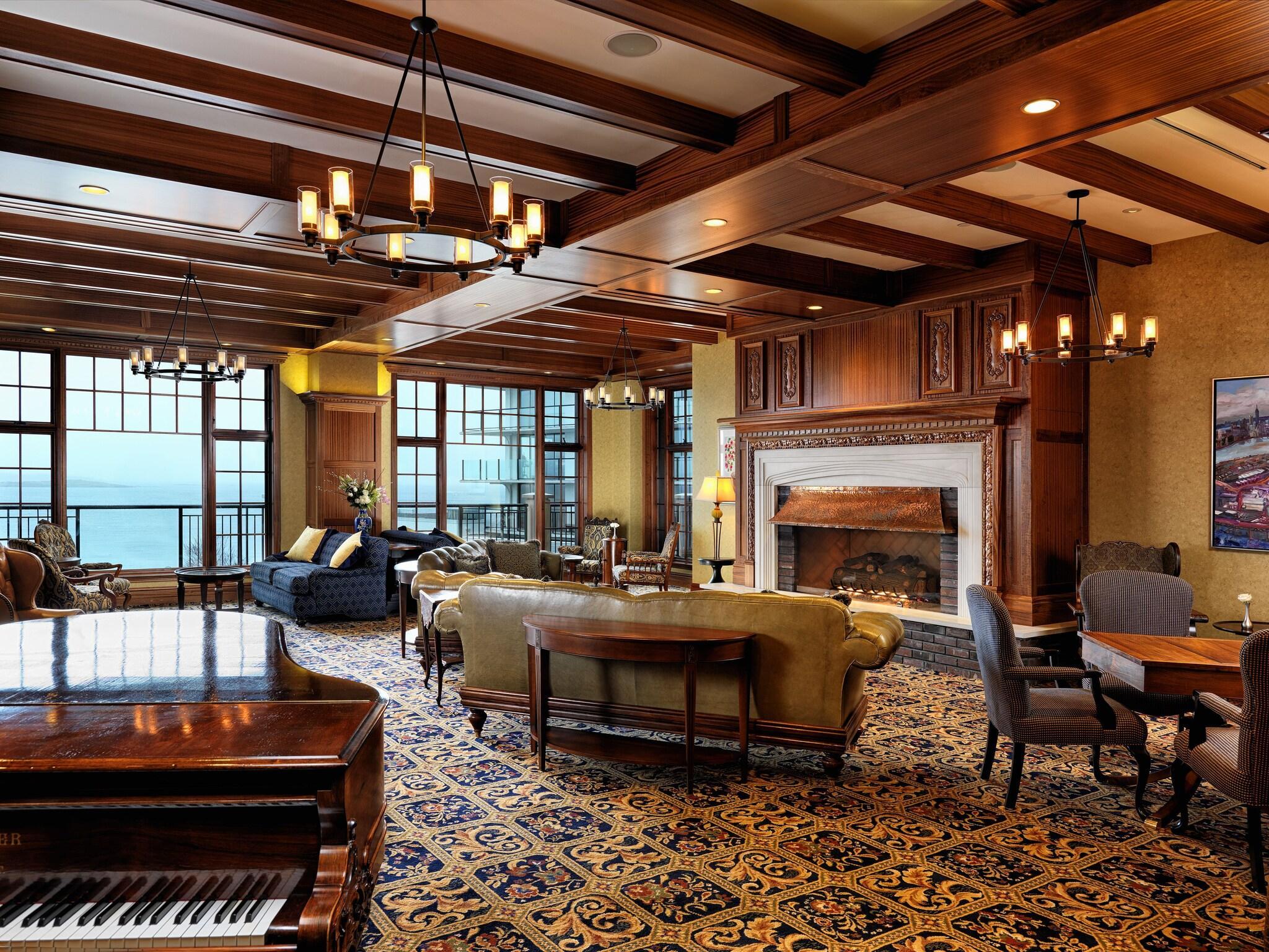 Vista Lobby Oak Bay Beach Hotel