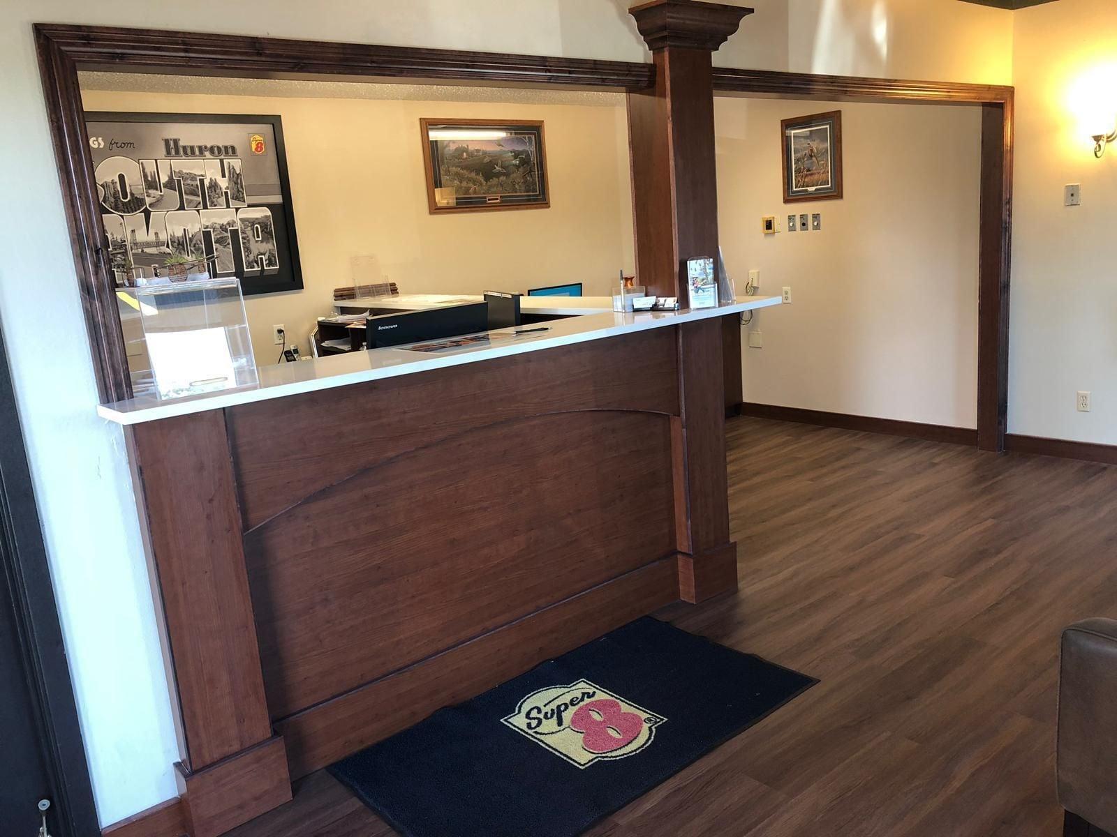 Vista Lobby Super 8 by Wyndham Huron