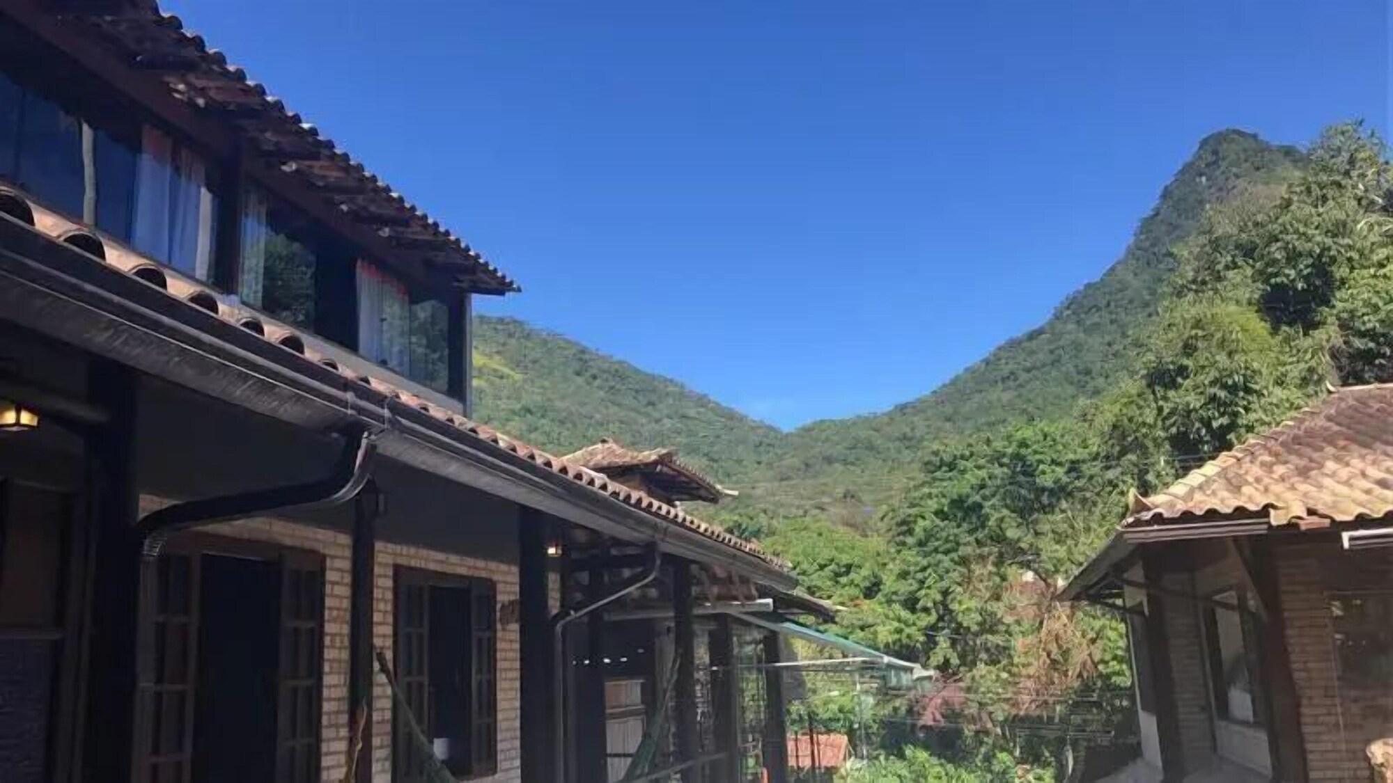 Varios Biergarten Hostel