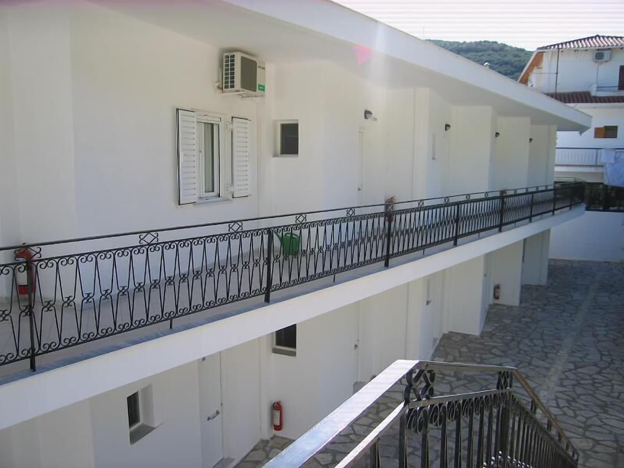 Vista Exterior Spiros Studios