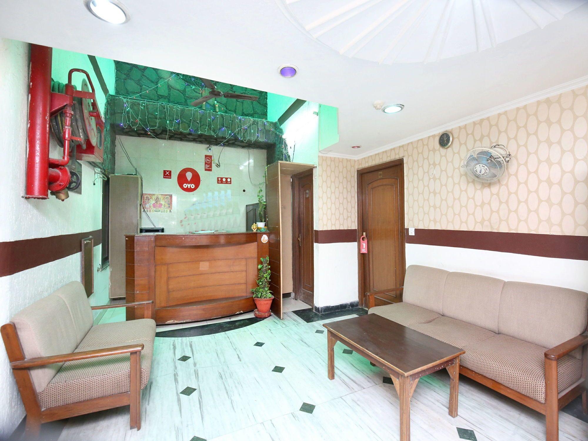 Vista Lobby OYO 11371 Hotel M&V