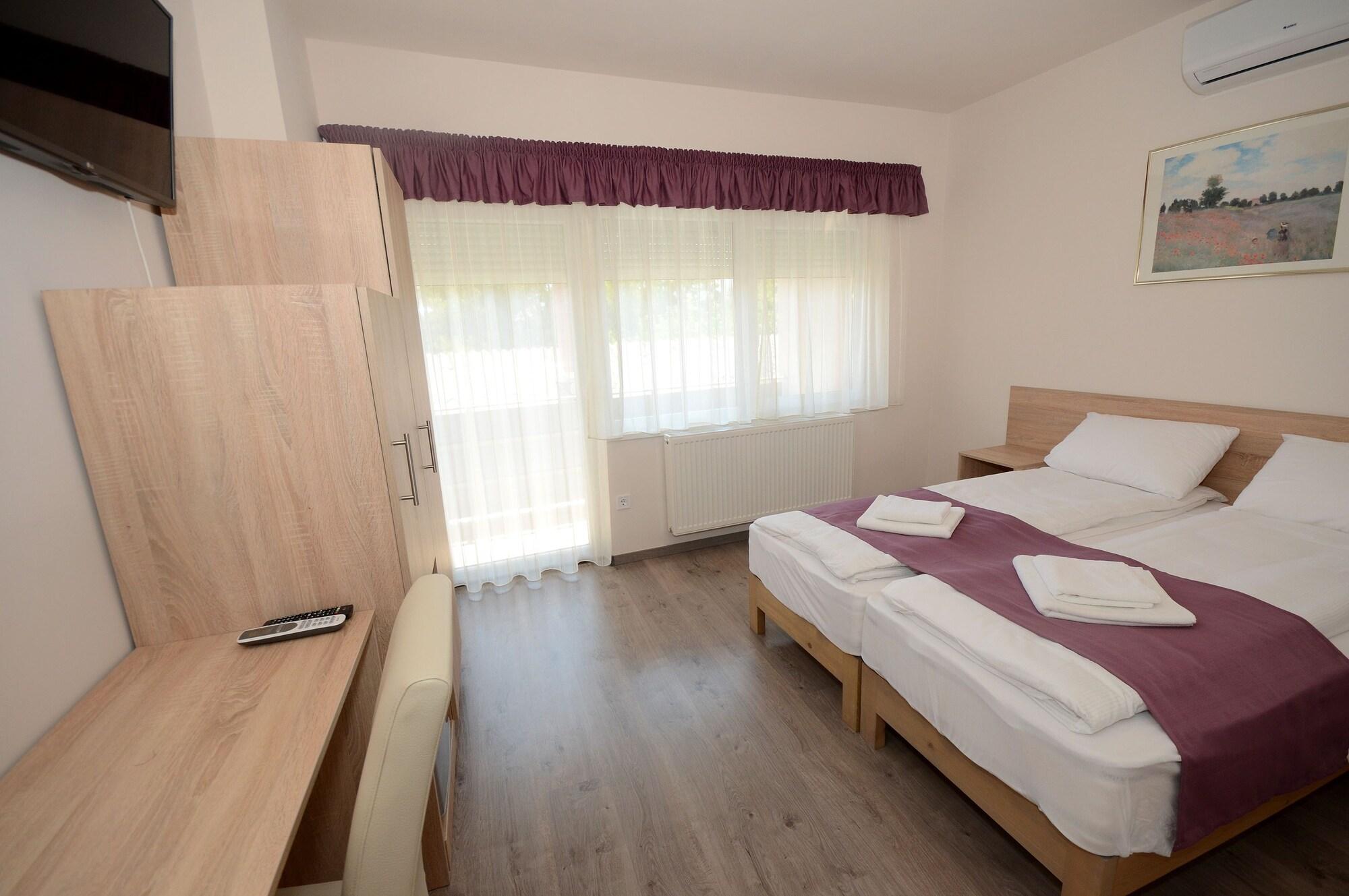 Varios Hévízi Tópark Panzió