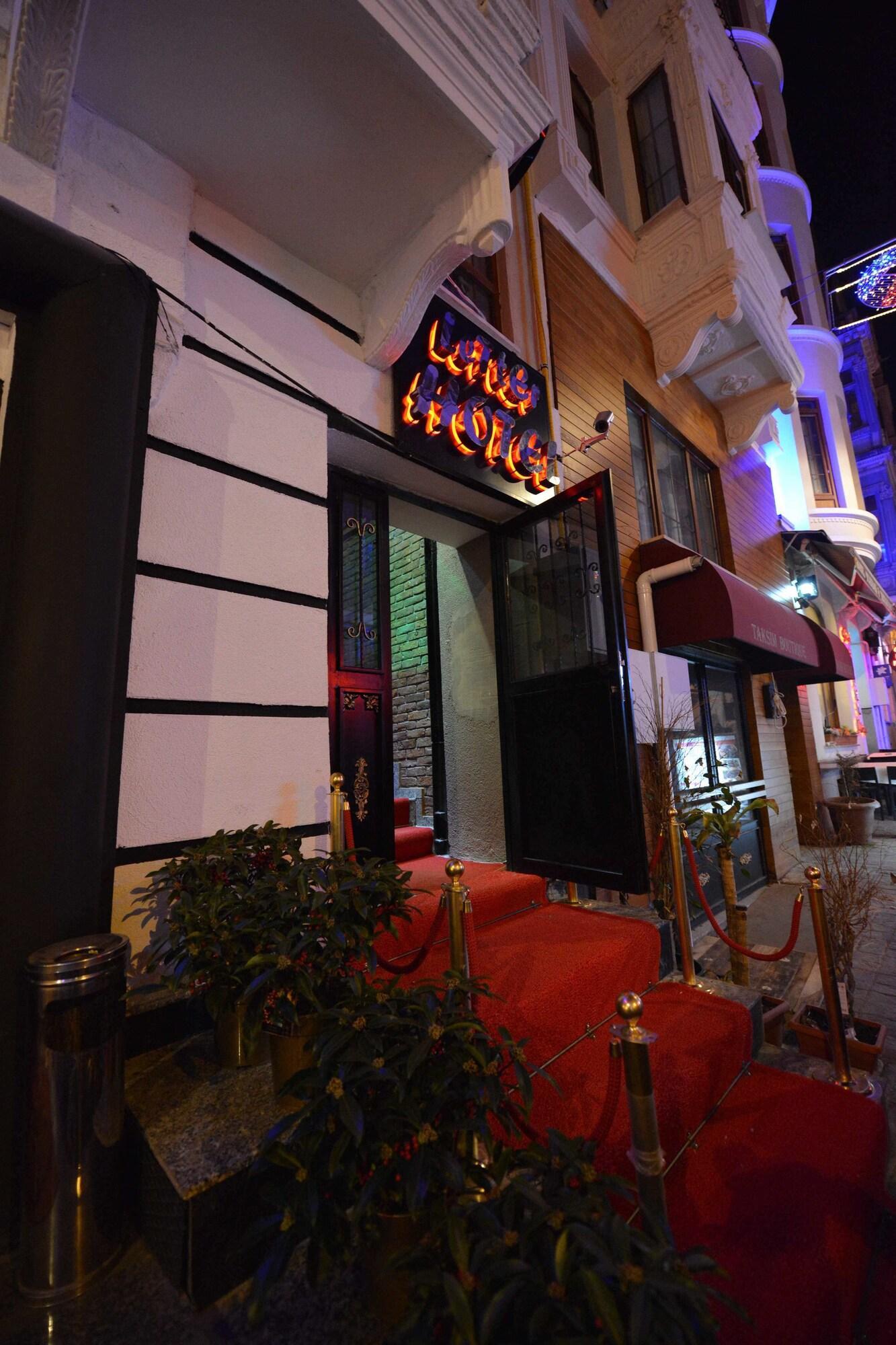 Bar/Salón Letter Hotel