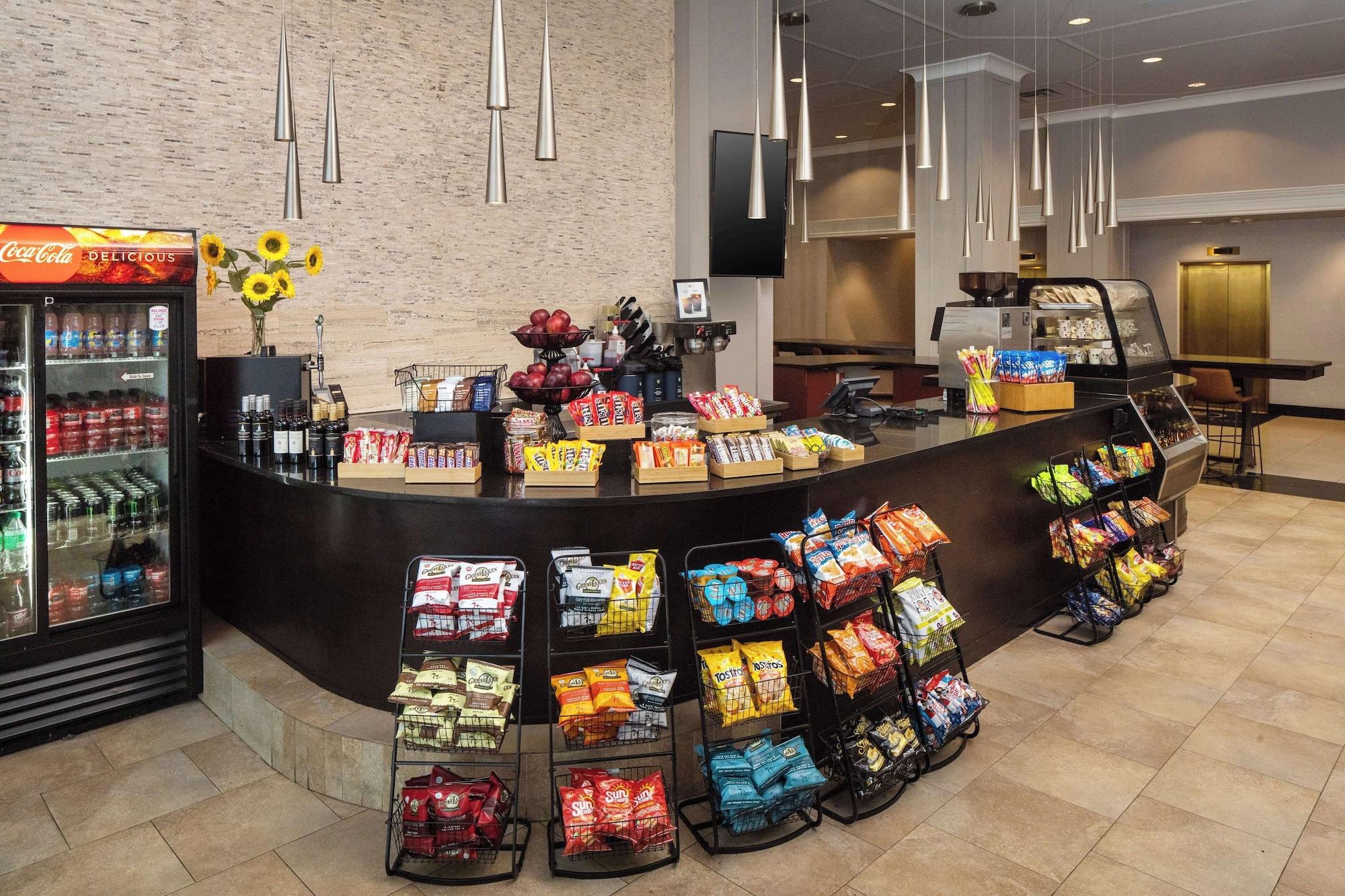 Bar/Salón DoubleTree Suites by Hilton Hotel Detroit Downtown - Fort Shelby