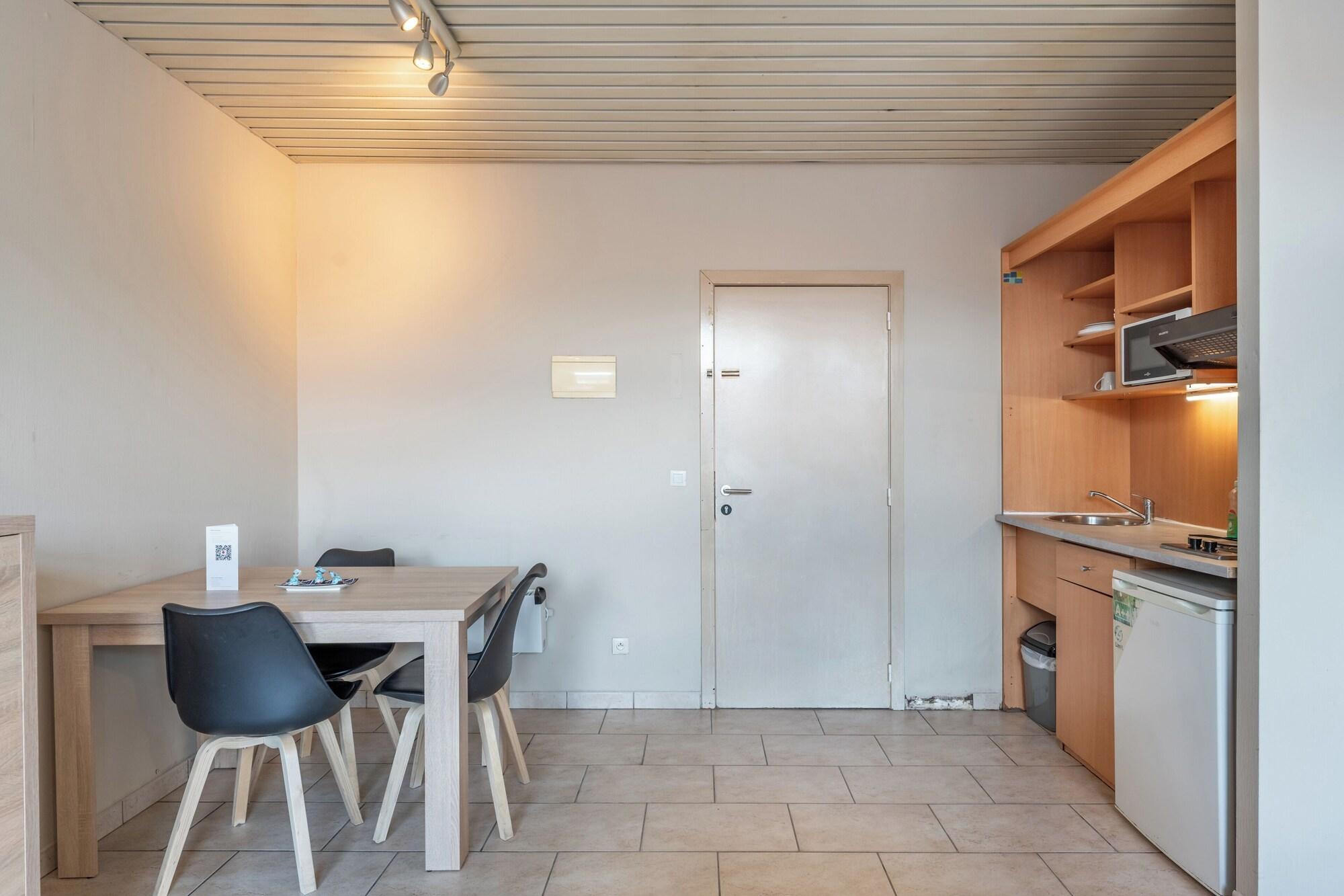 Restaurant Room-studio Triple Near Noord Station
