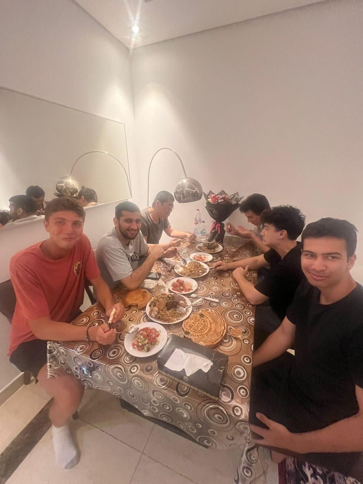 Restaurant Downtown Hostel Dubai 1