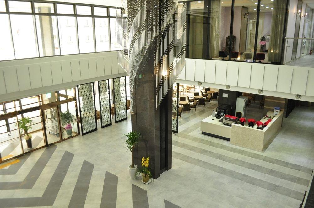 Vista Lobby Hyunjin Tourist Hotel