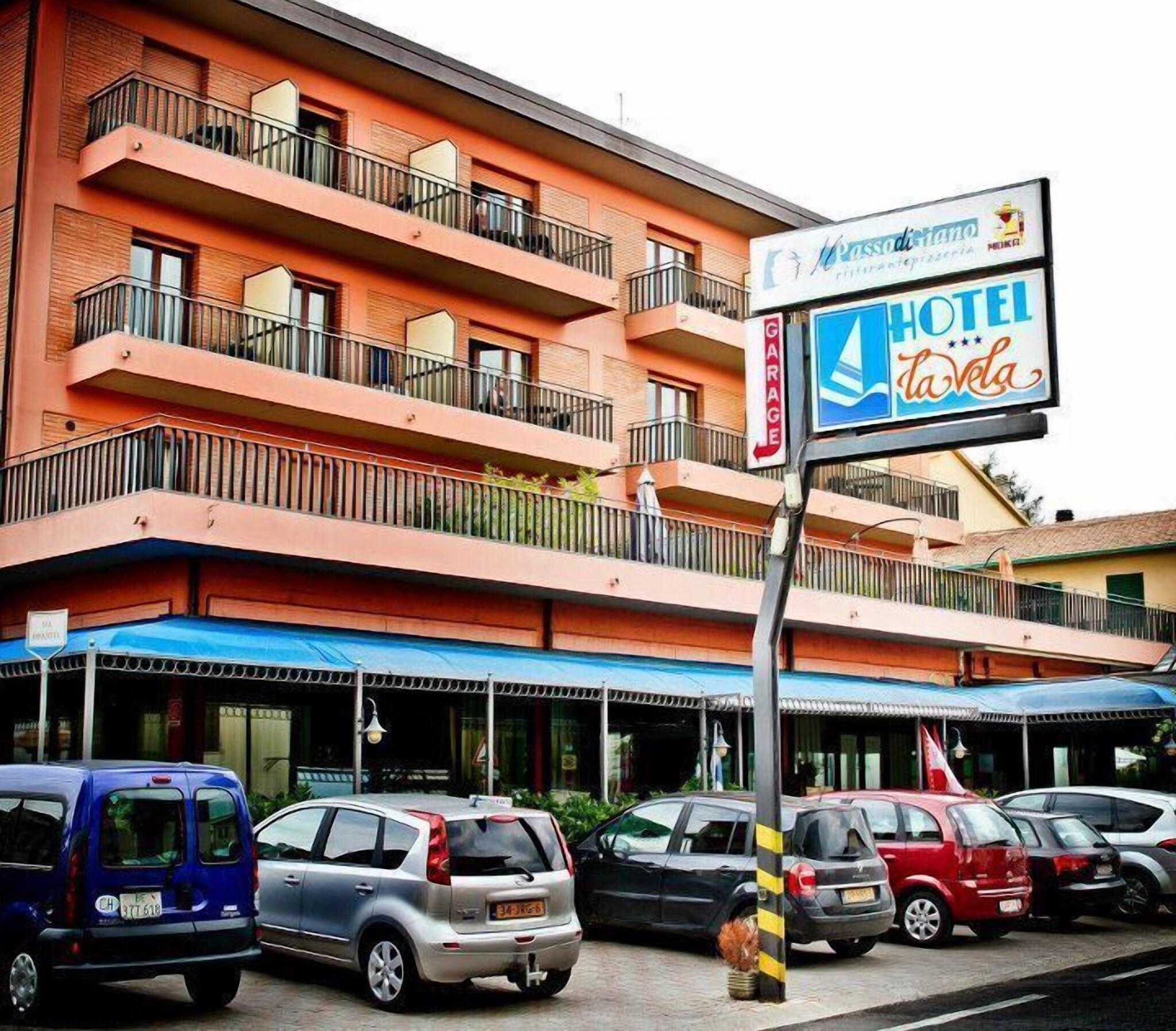 Vista Exterior Hotel La Vela