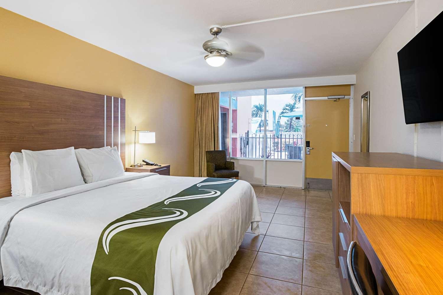 Guest room Quality Inn & Suites Hollywood Boulevard