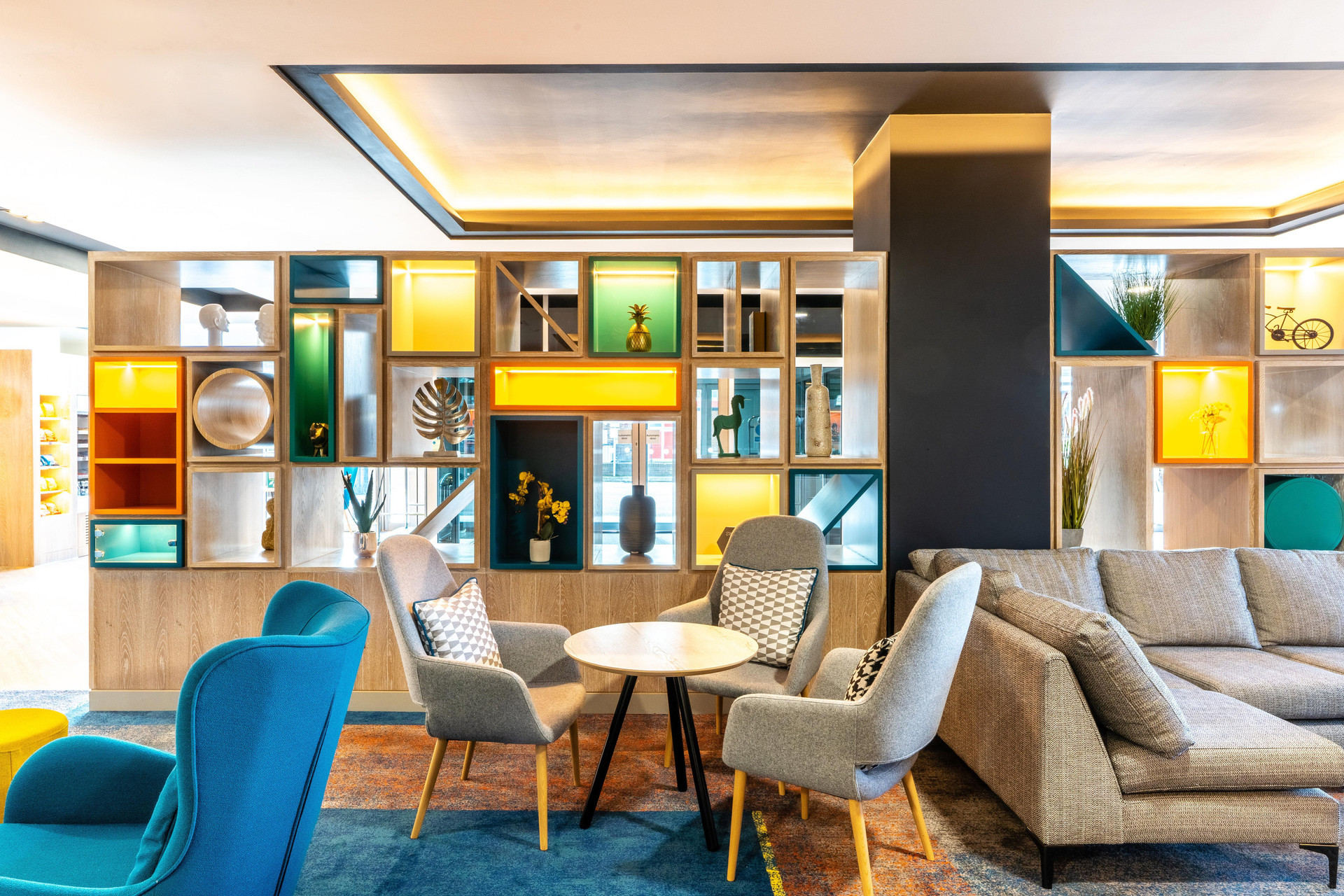 Vista Lobby Holiday Inn Stevenage by IHG