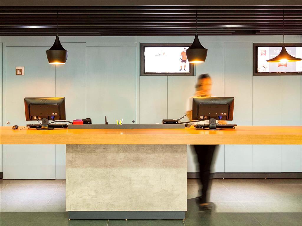 Vista Lobby ibis Montélimar Nord