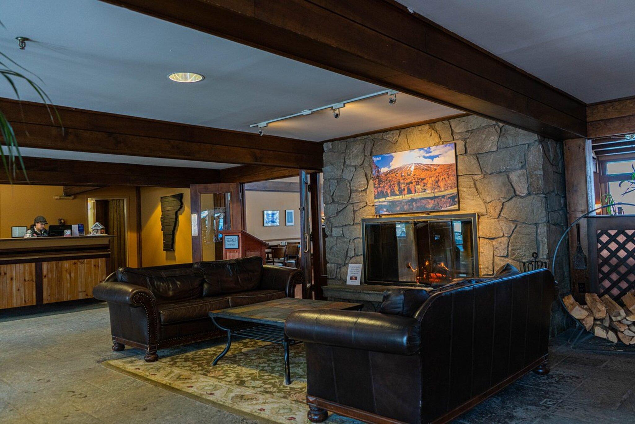 Vista Lobby The Black Bear Lodge at Stratton Mountain Resort