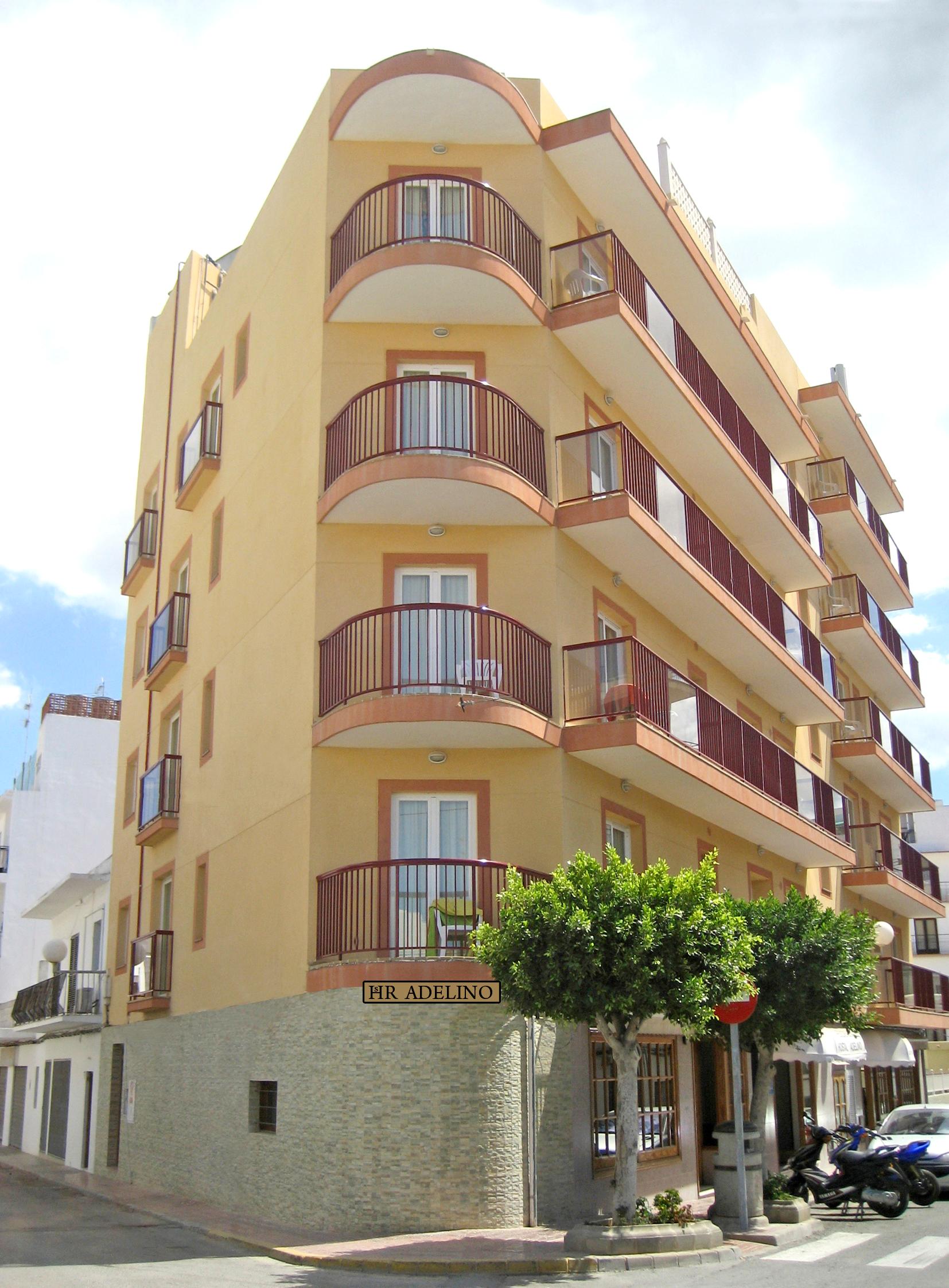 Vista Exterior Hostal Adelino