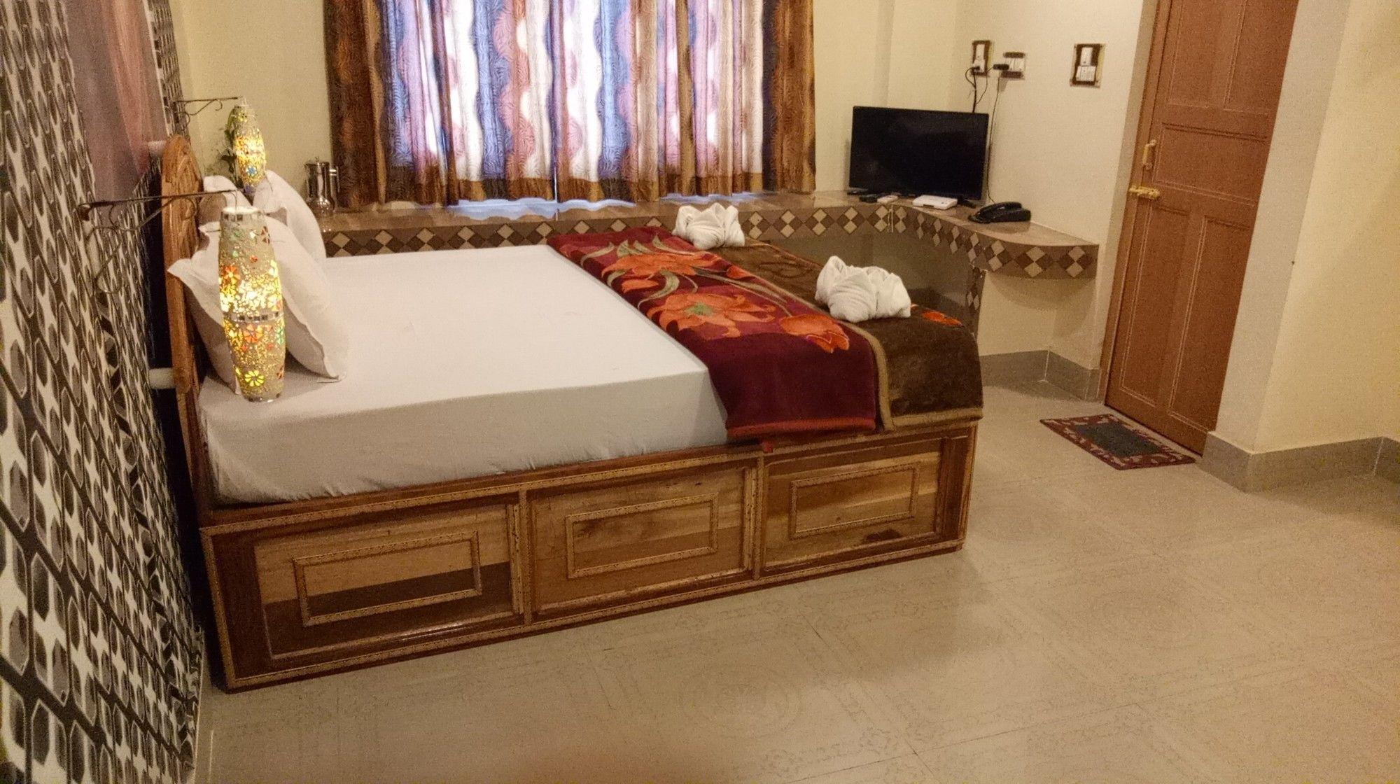 Varios Hotel Dev Haweli