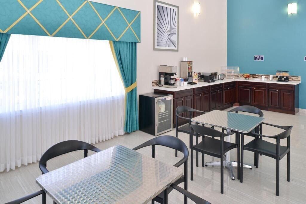 Restaurant Regency Inn and Suites