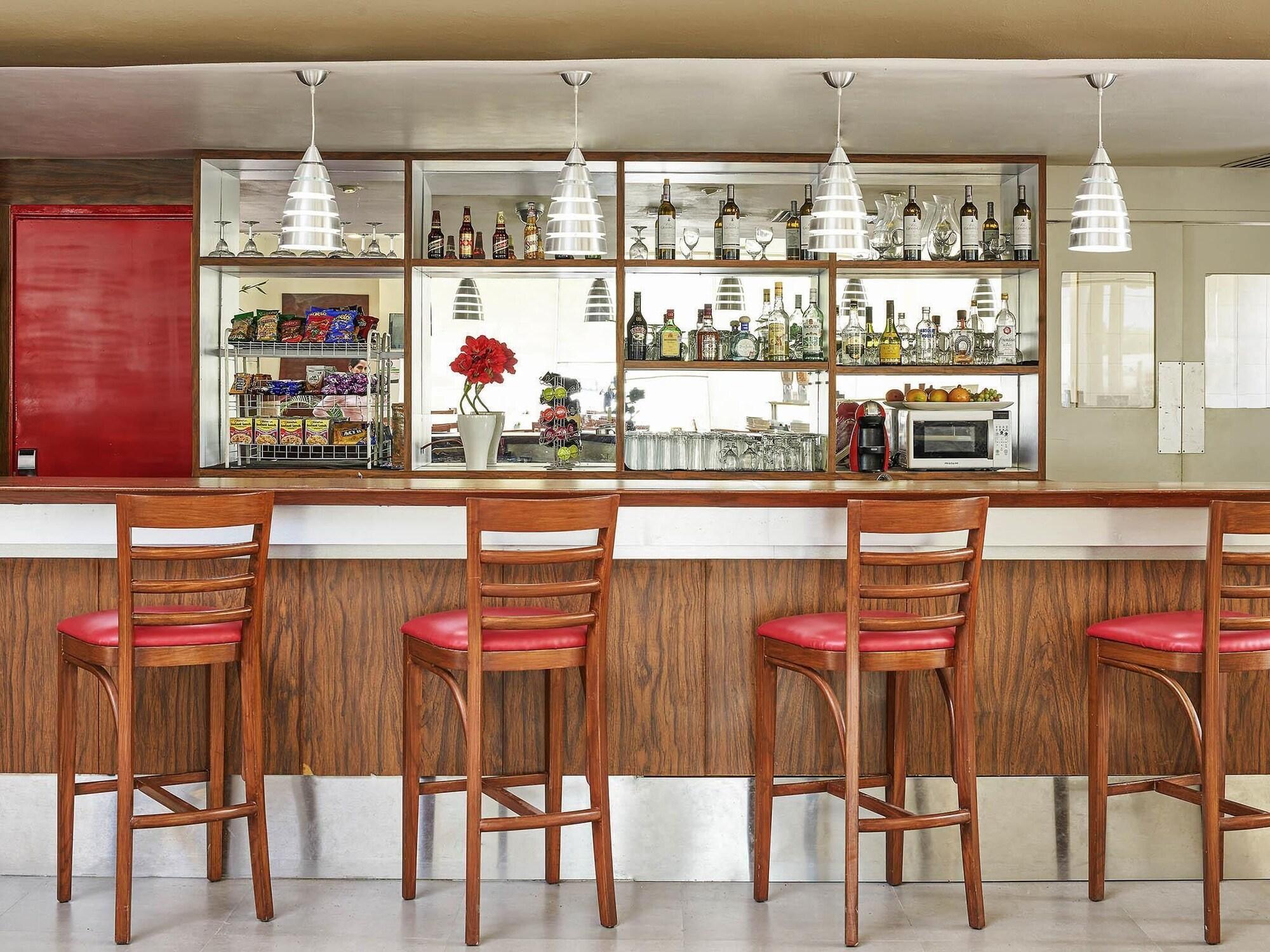 Bar/Salón ibis Monterrey Aeropuerto