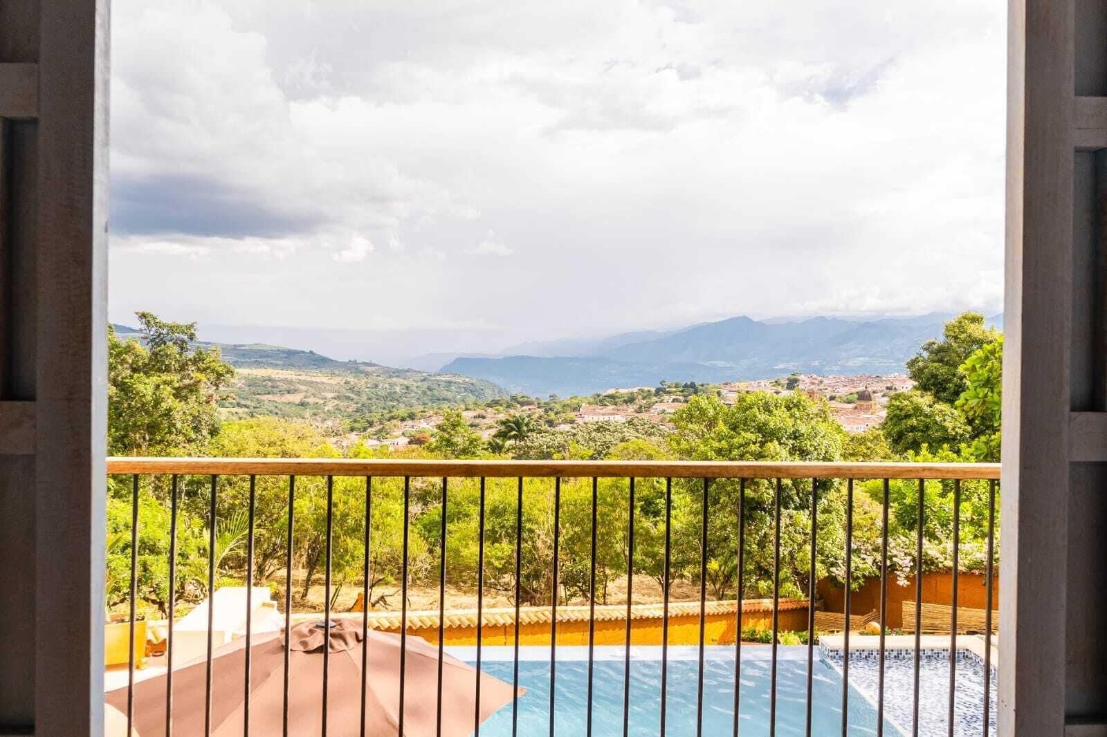 Vista Piscina CASA GUATI