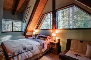 Alquiler Vacacional - Family-Friendly, Updated A-frame with Mountain Forest Views & Private Hot Tub