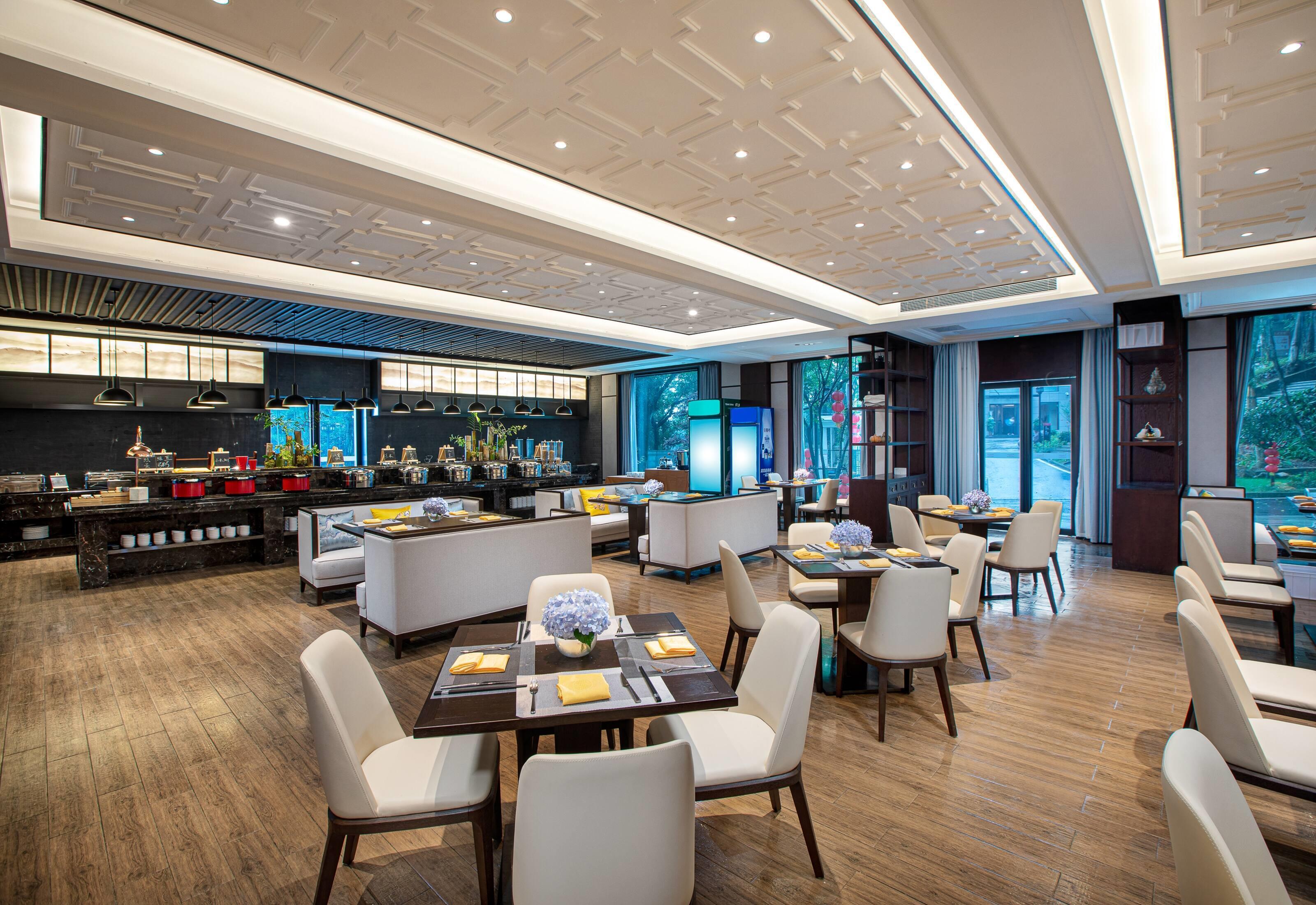 Restaurant Ramada by Wyndham Xianning Xishan Mountain