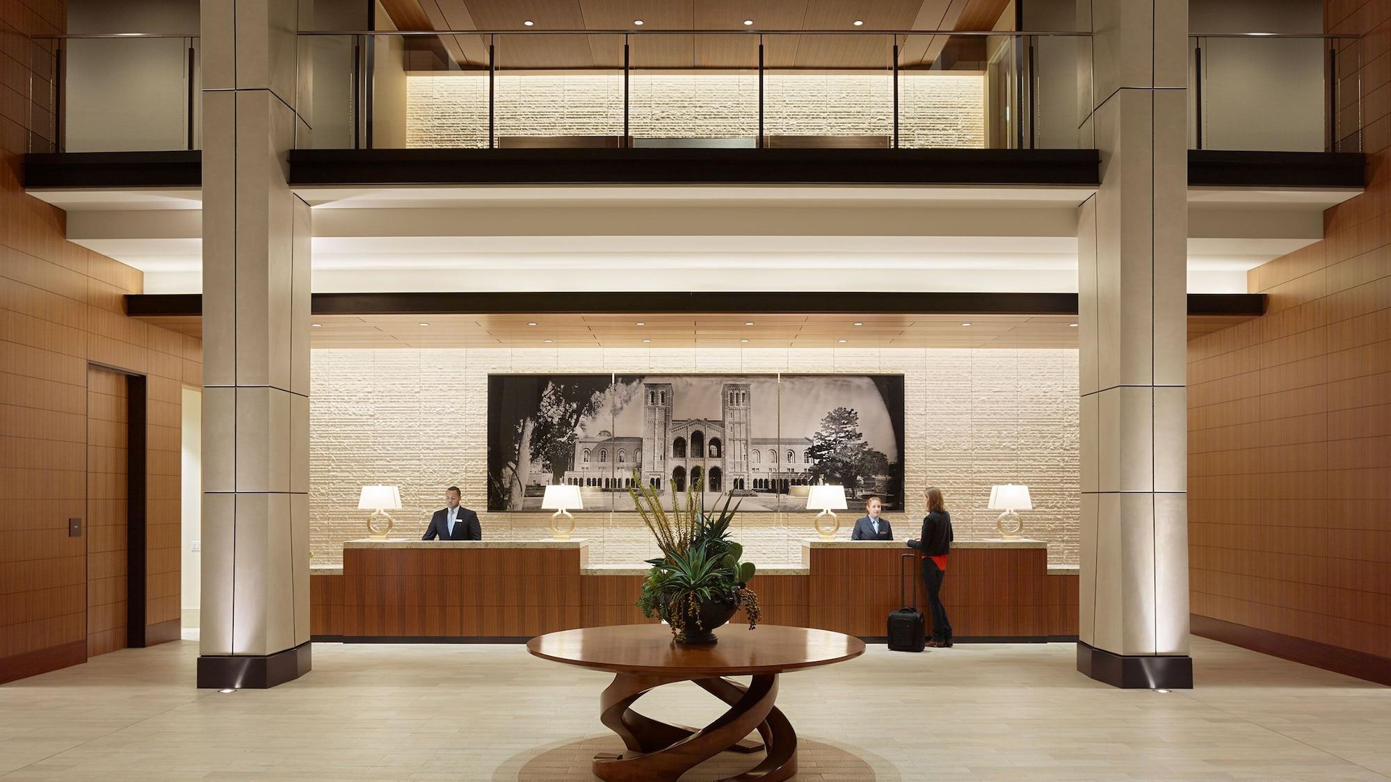 Vista Lobby Luskin Hotel