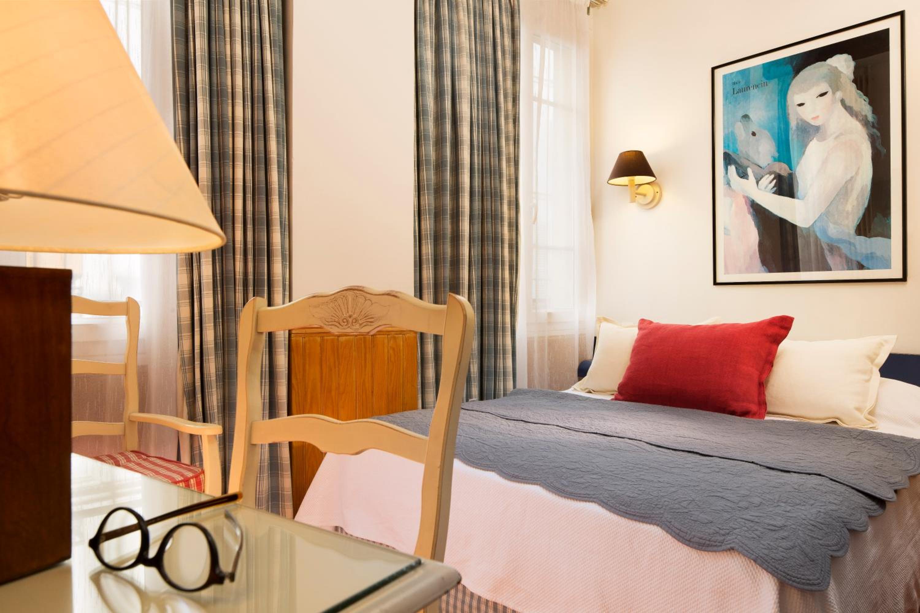 Varios Hotel du Cygne Paris