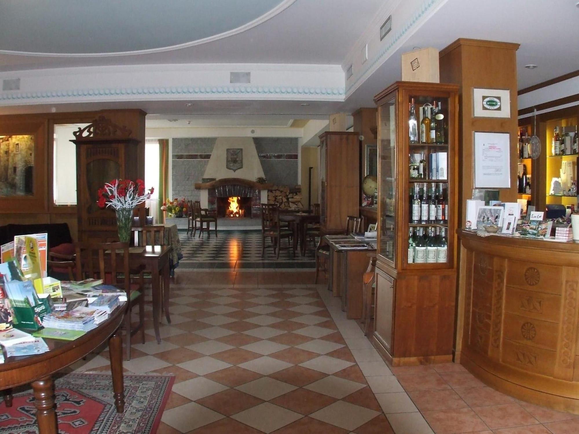 Vista Lobby Club Hotel Lago di Tenno