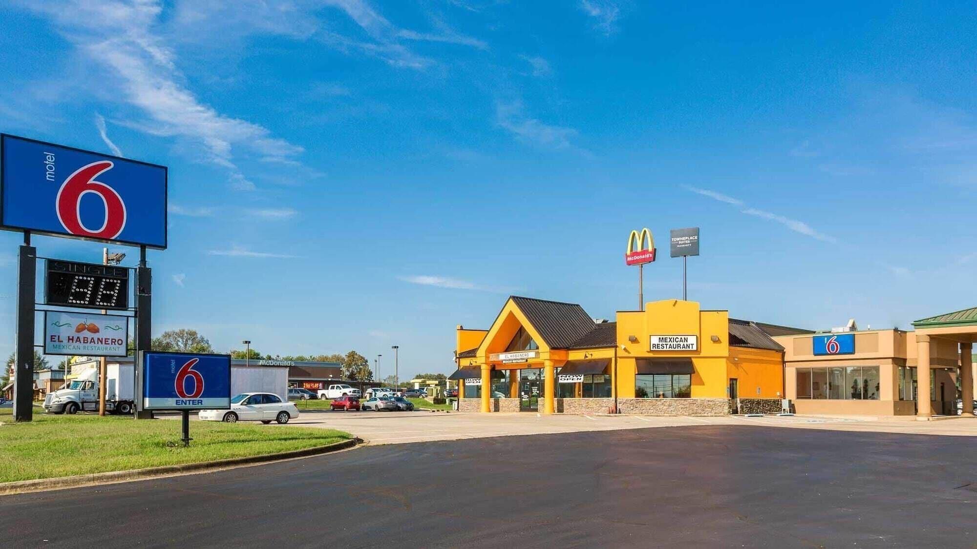 Varios Motel 6 Clarksville, TN