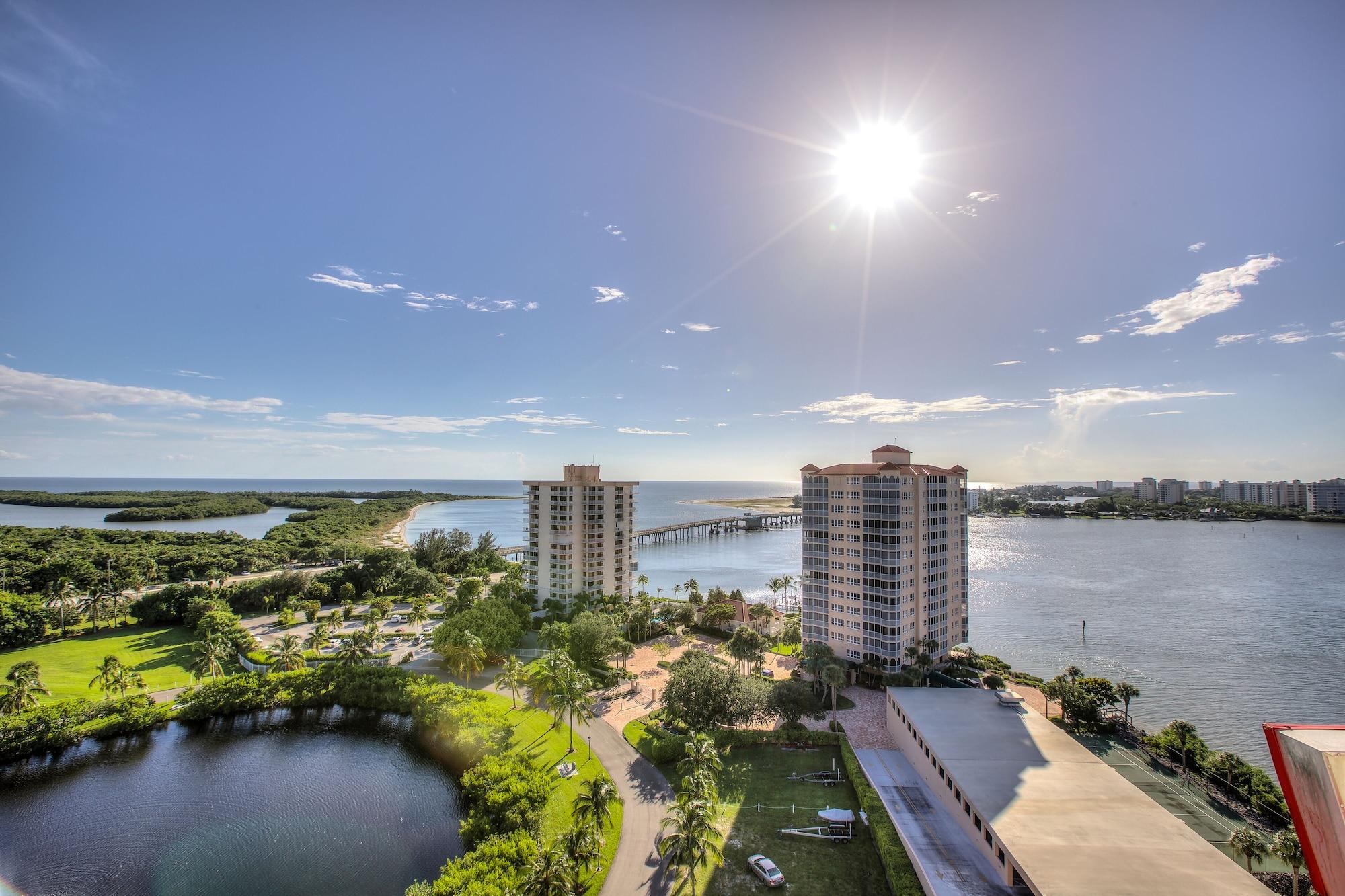 Vista Exterior Lovers Key Resort