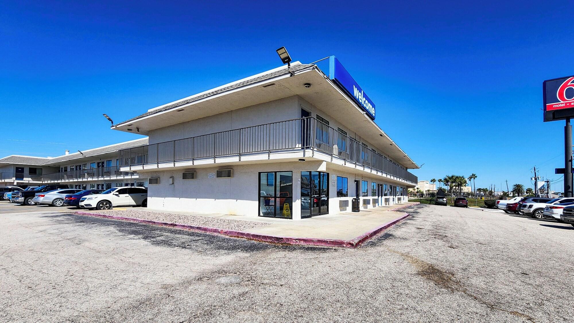 Varios Motel 6 Galveston, TX