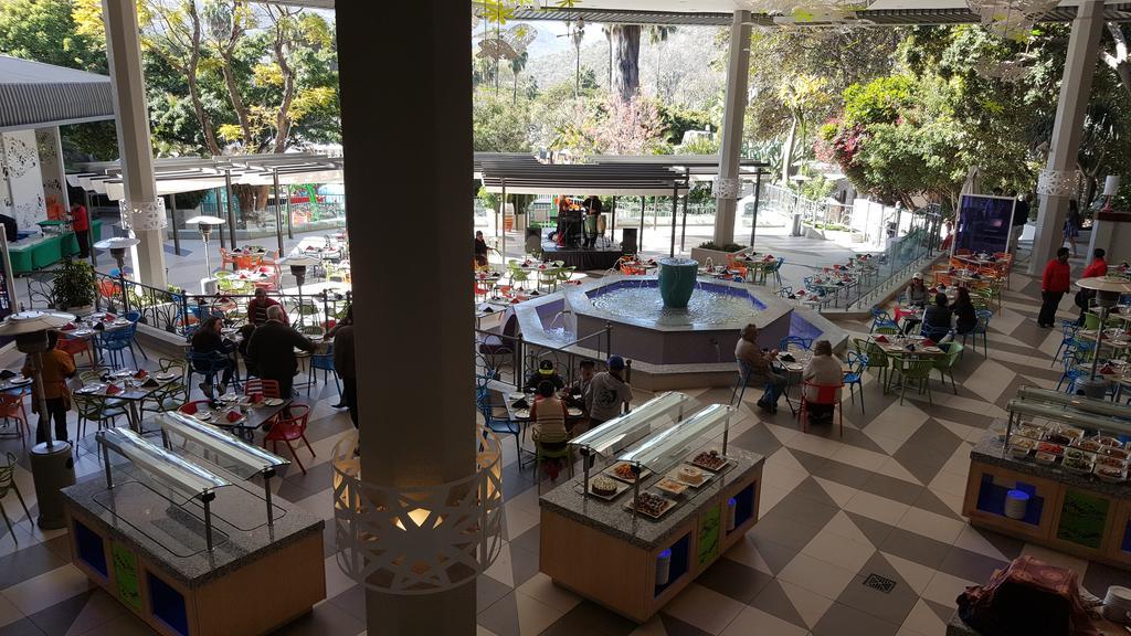 Restaurant The Cascades Hotel at Sun City Resort