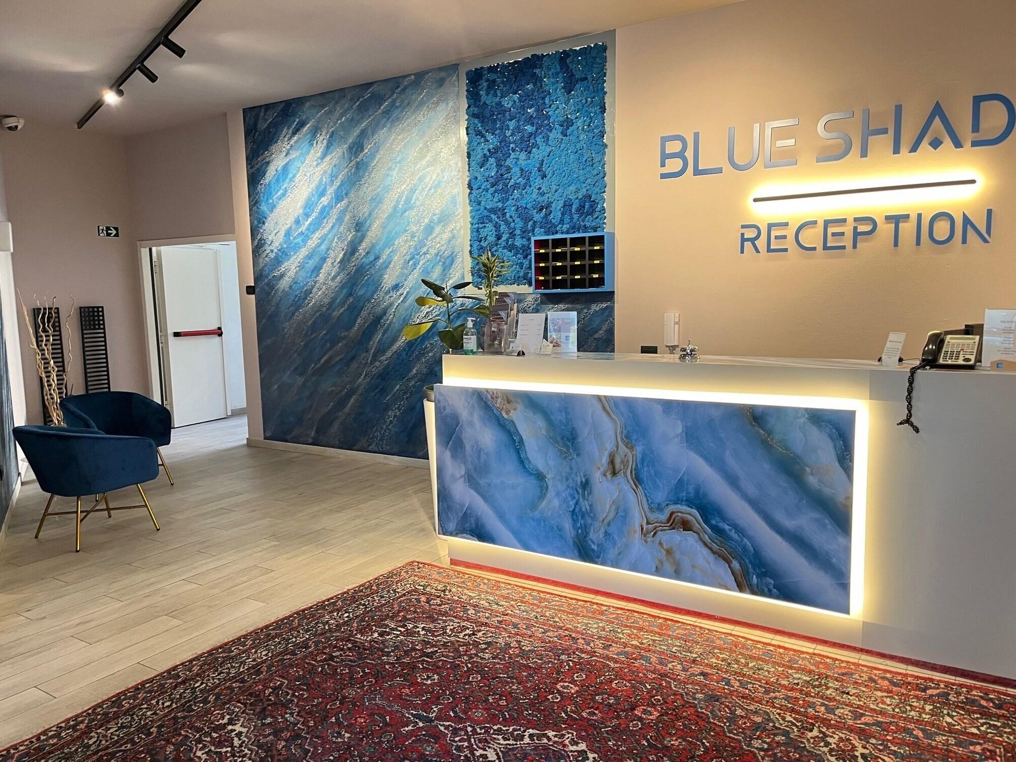 Vista Lobby Blue Shades Aparthotel