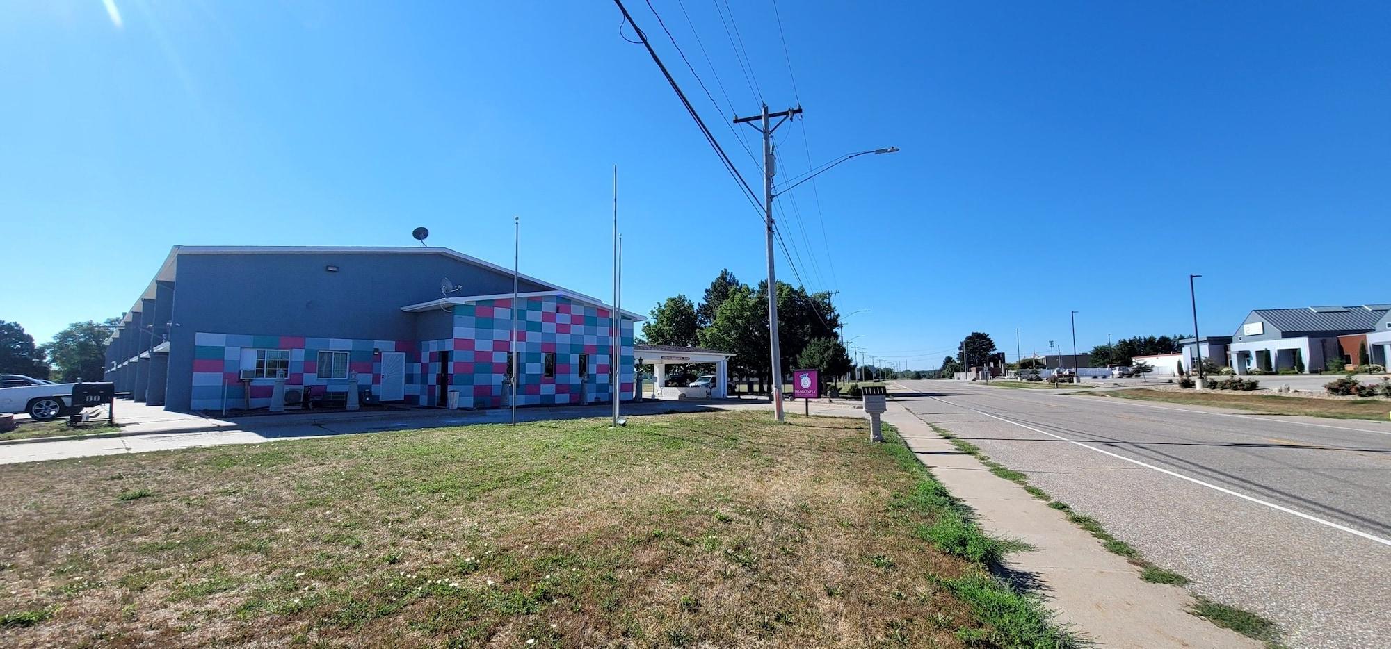 Varios Dragonfly Inn and Suites