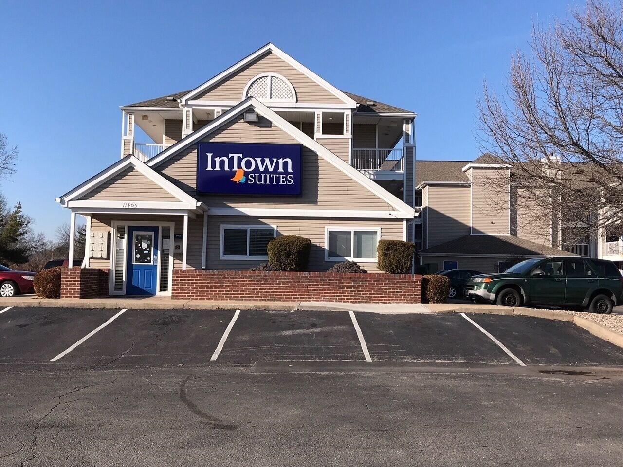 Vista Exterior InTown Suites Extended Stay Louisville KY - Northeast