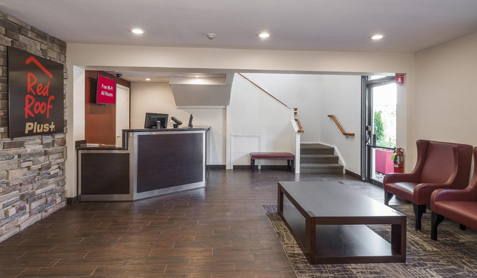 Vista Lobby Red Roof PLUS+ Poughkeepsie