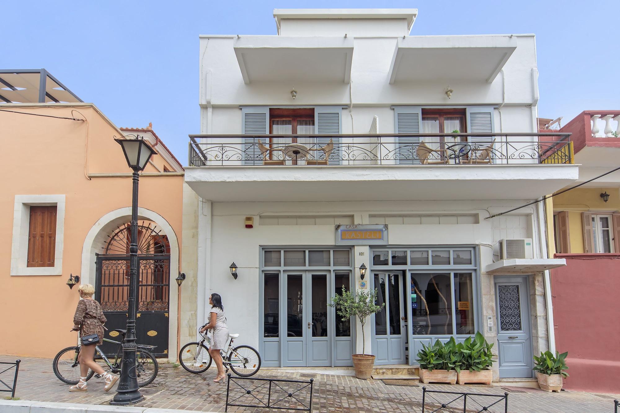 Vista Exterior Kasteli Suites