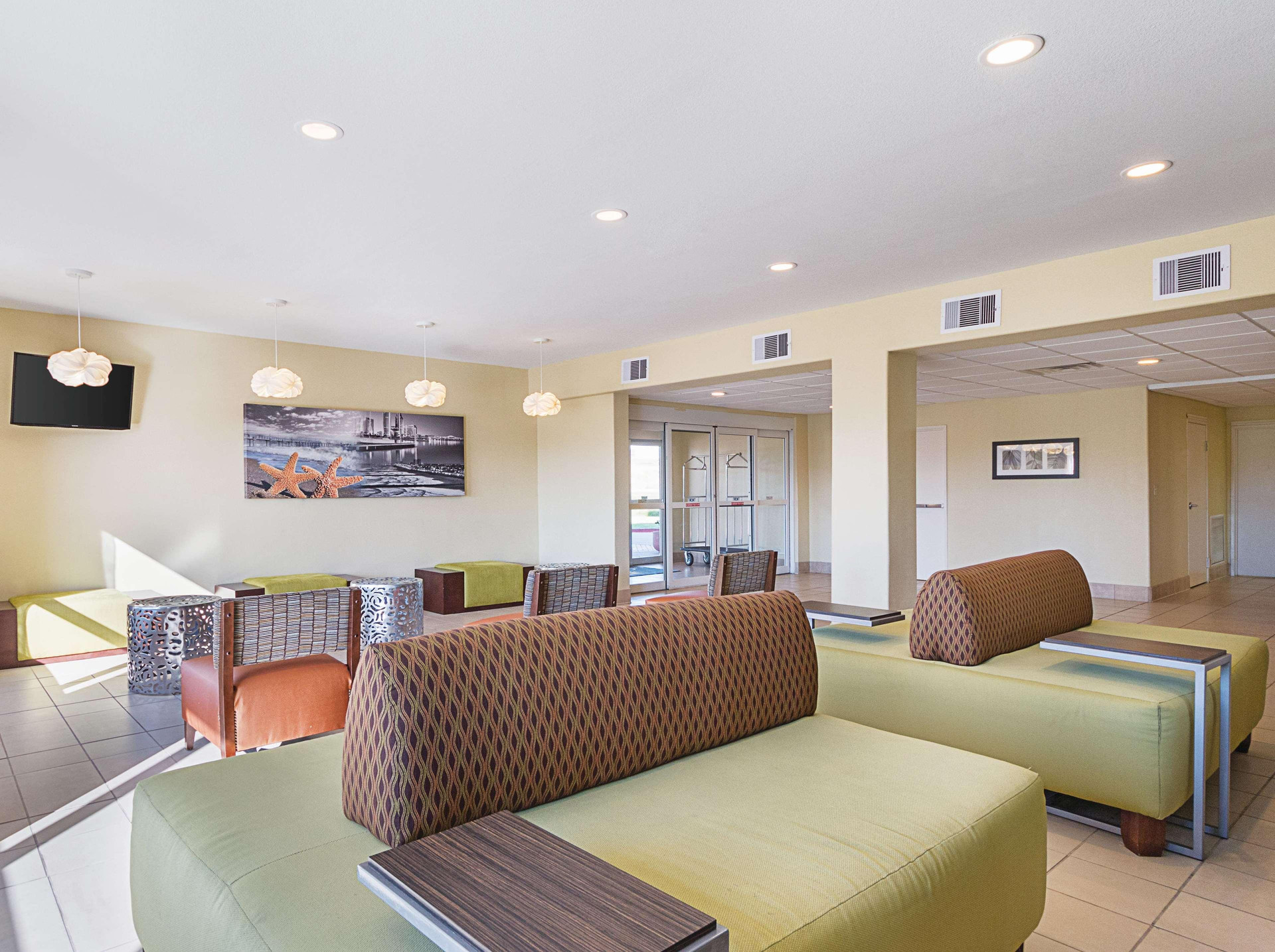 Vista Lobby La Quinta Inn & Suites By Wyndham Mathis