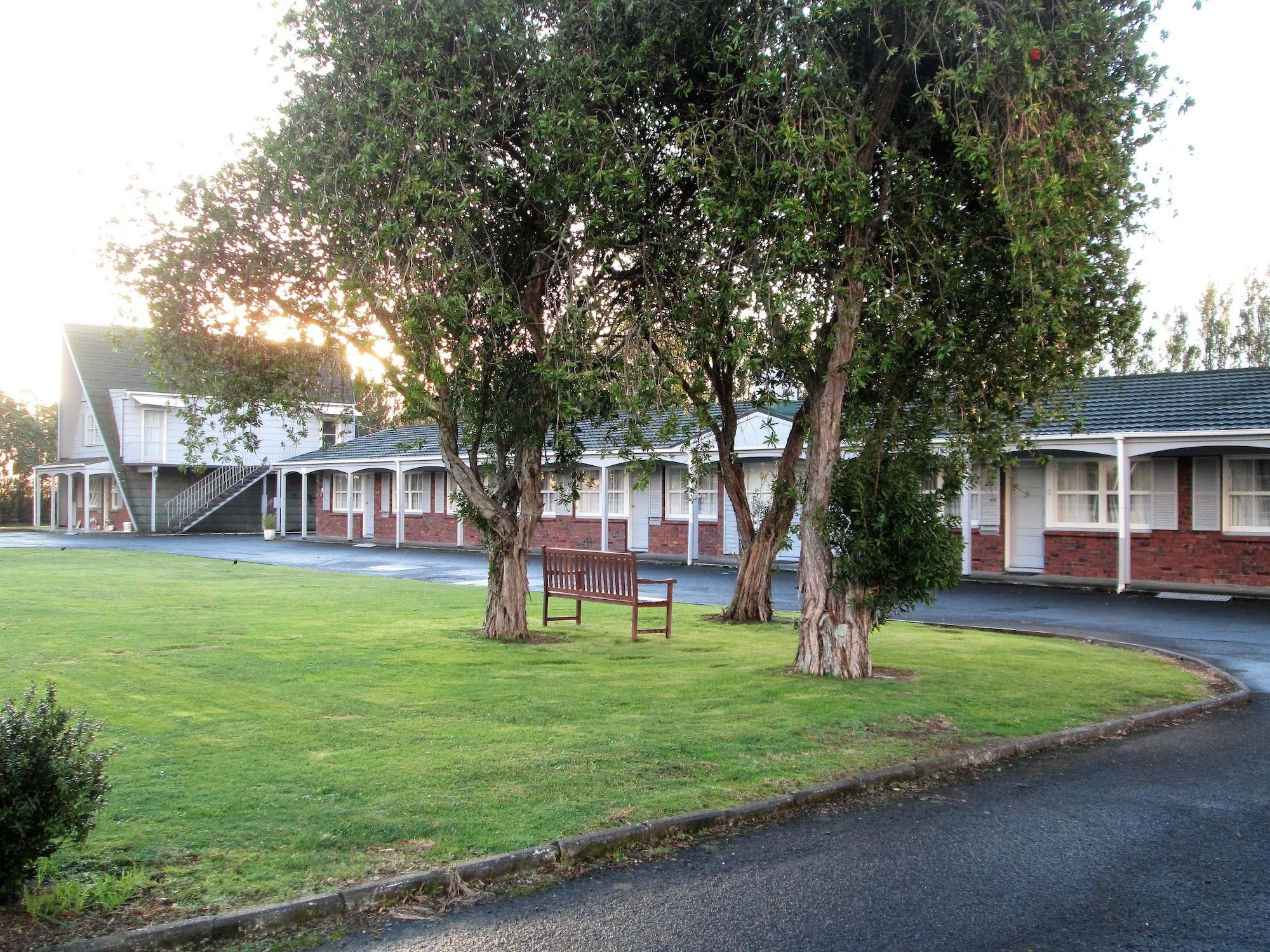 Vista Exterior Colonial Motel
