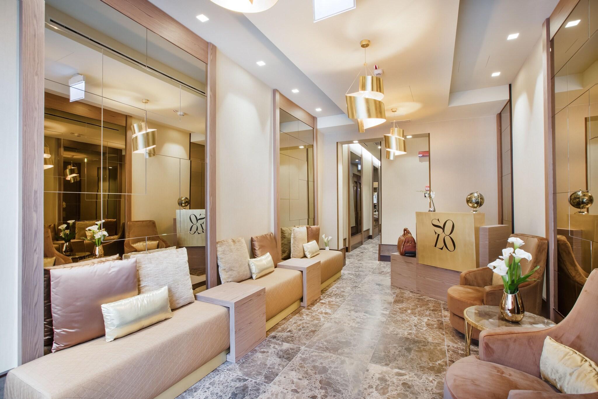 Vista Lobby Solo Experience Hotel