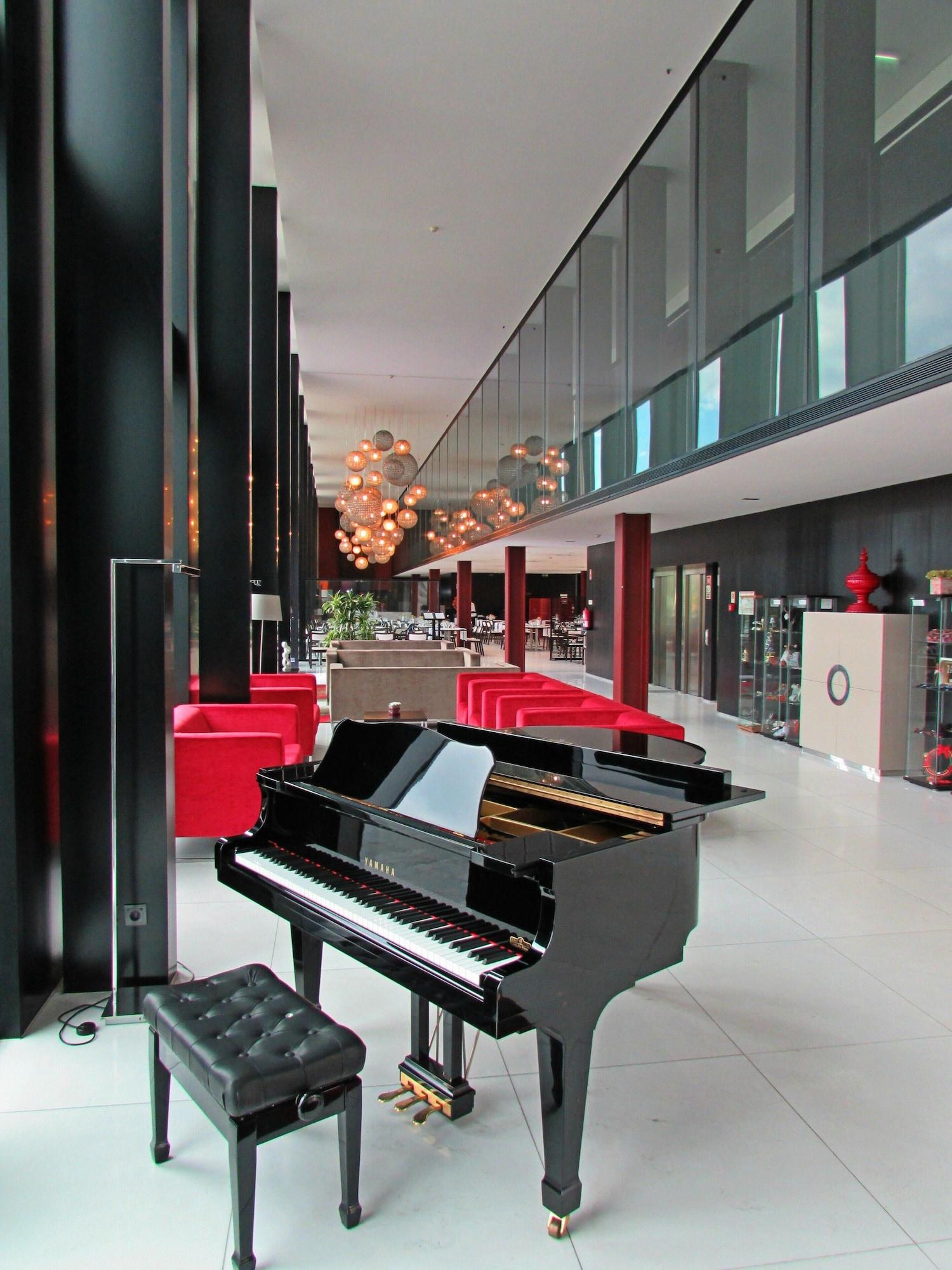 Vista Lobby Axis Viana Business & SPA Hotel