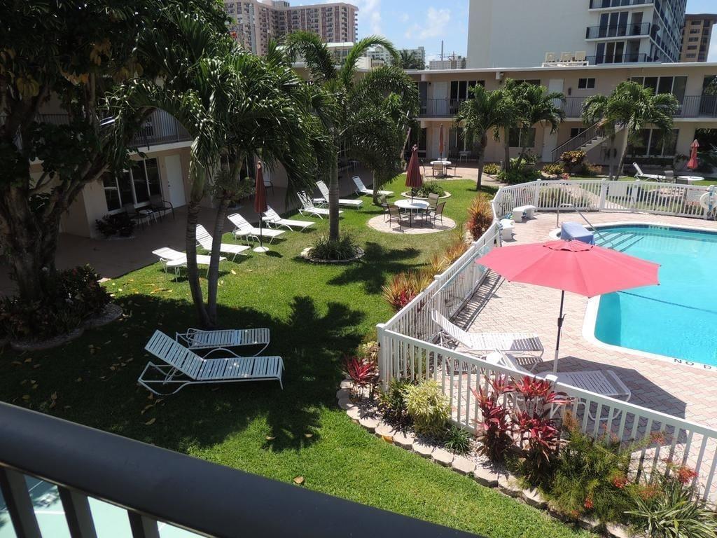 Varios Aqua Mar Condos