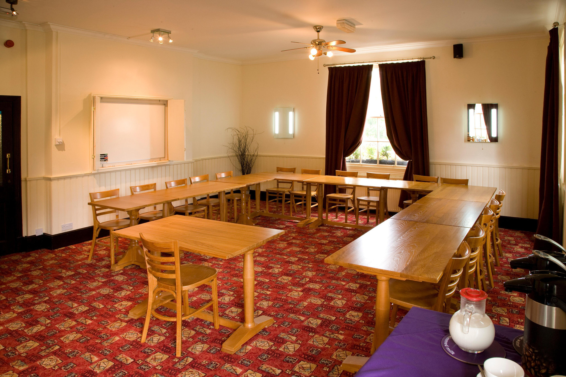 Centro de Negocios Premier Inn Epsom Central