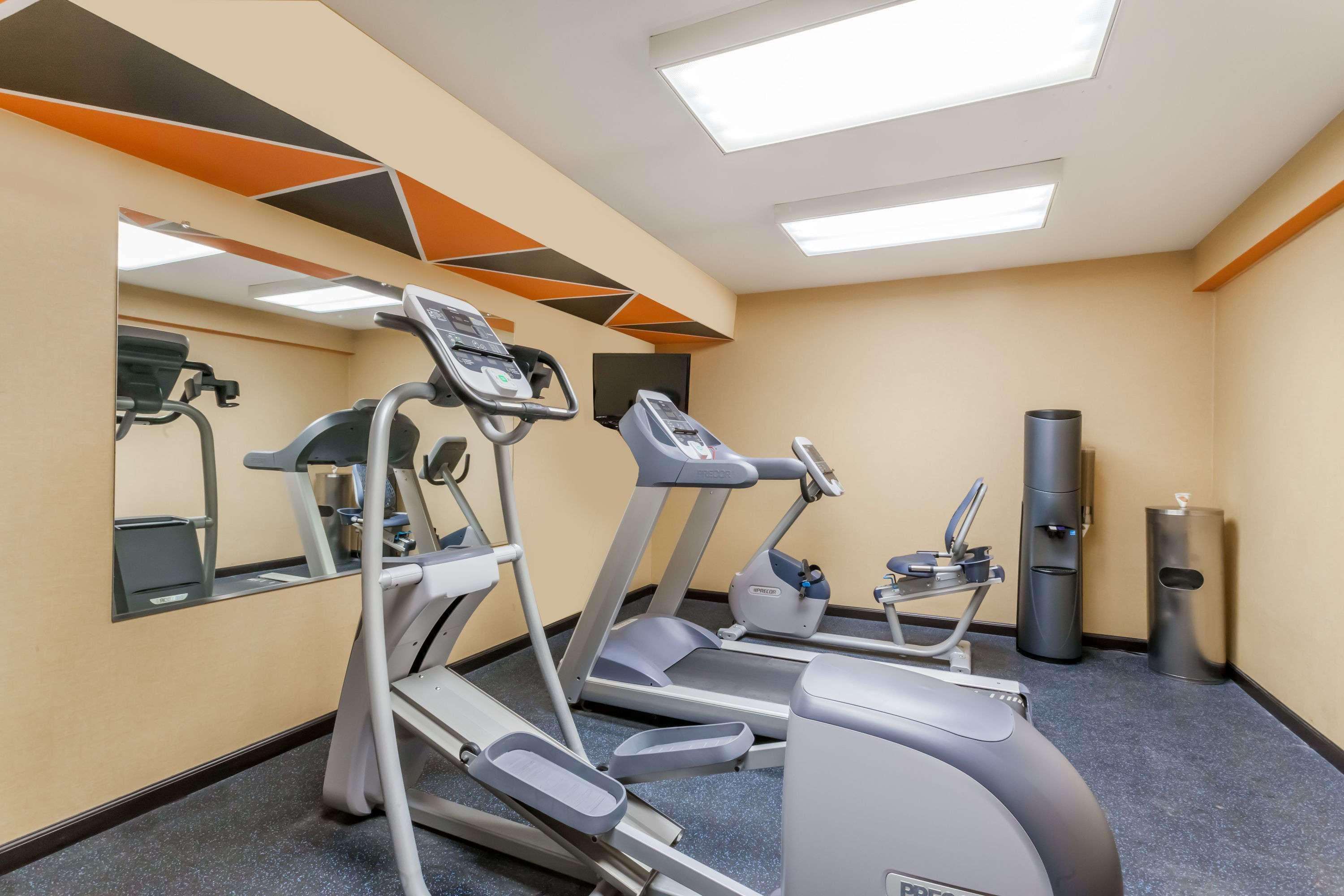 Gimnasio Days Inn by Wyndham Windsor Locks / Bradley Intl Airport